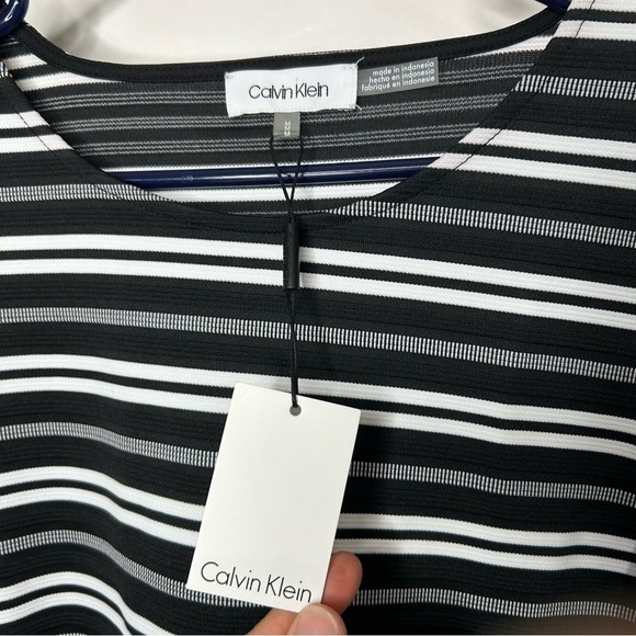 New Calvin Klein Women’s Striped Blouse Size Medium Black Stripe BNWT - Picture 3 of 4